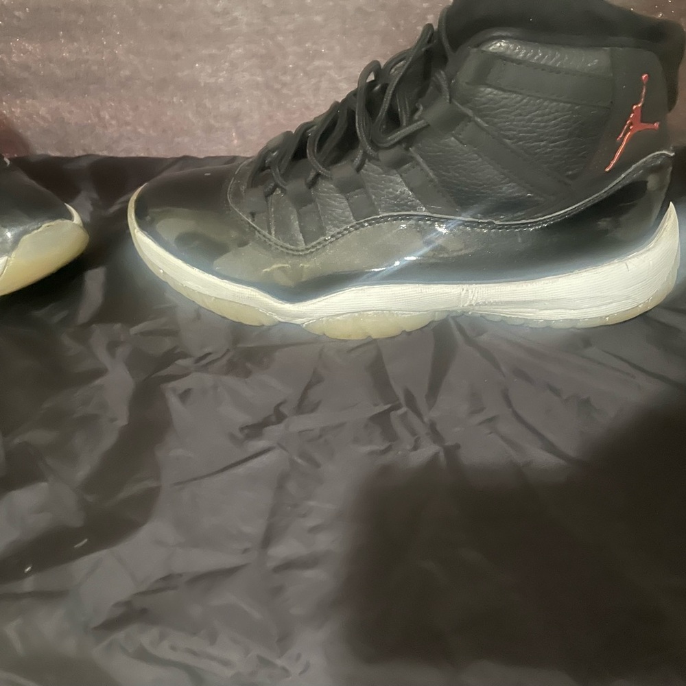 Jordan 11 (72-10 ) size 9.5